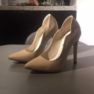Michael Antonio Pumps. Cream. Size 5. New.
